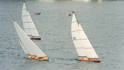 threeboats.jpg (26505 bytes)